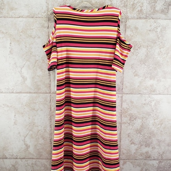 Women’s Dress, off shoulder, colors pink,orange,yellow white,black Large $5.00 - Picture 2 of 2
